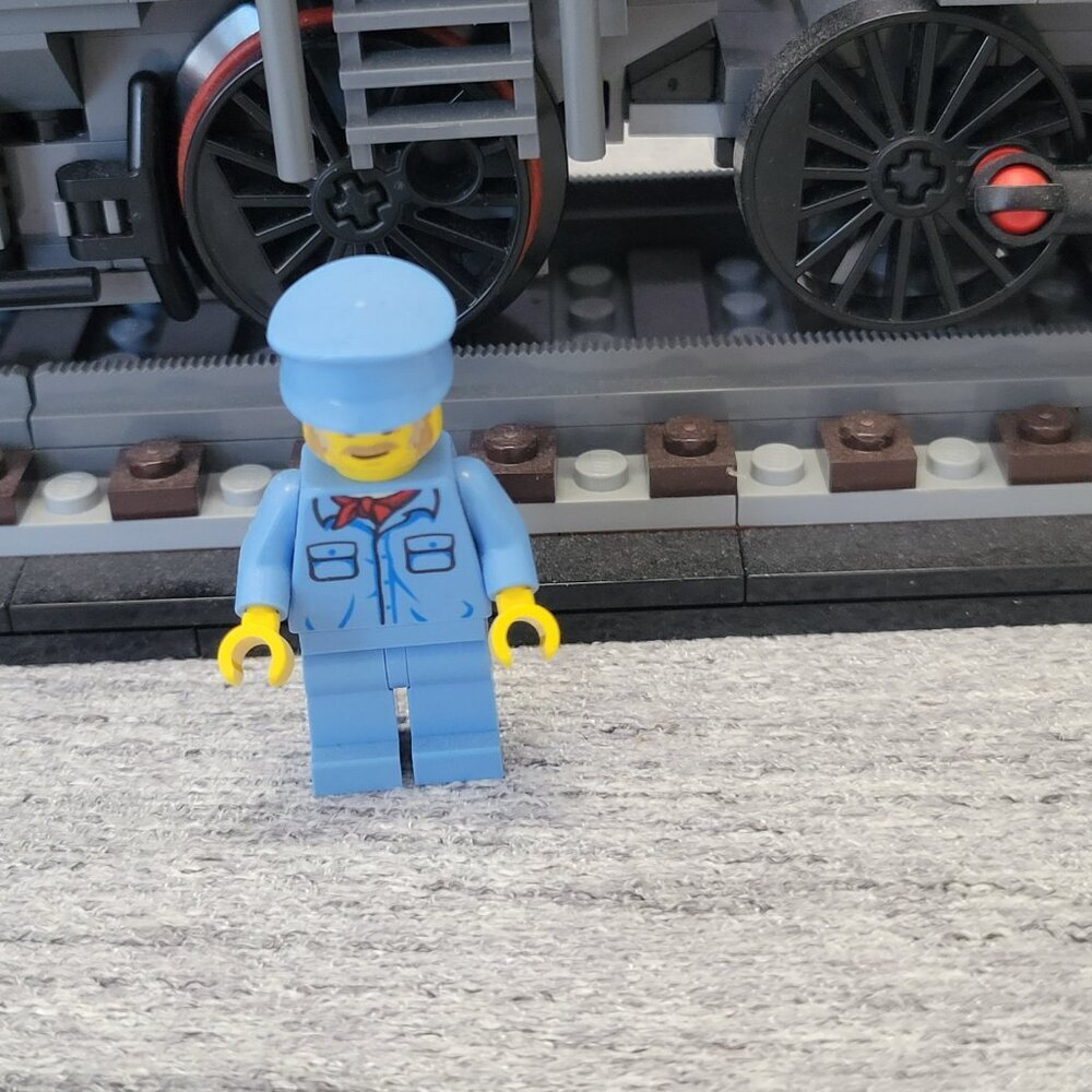 Lego Creator Expert 10277 Crocodile Locomotive - Picture 7 of 16